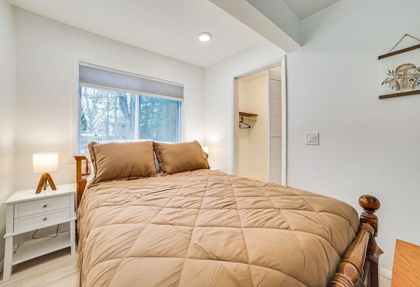 Cozy Petoskey Home < 1 Mi To Little Traverse Bay!