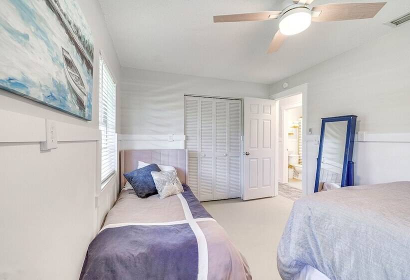 Crystal River Home: 2 Mi To Three Sisters Springs!