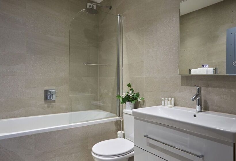 Ealing Broadway By Viridian Apartments