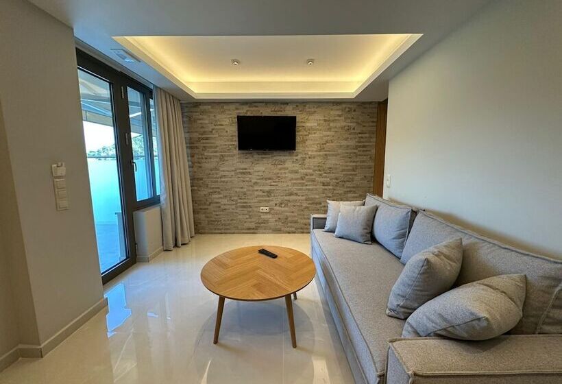 Elpida Luxury Apartments & Suites