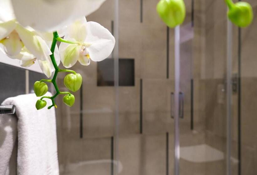 Emerald Green Residence