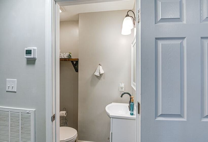 Family Friendly Home W/ Yard: 27 Mi To Nashville!