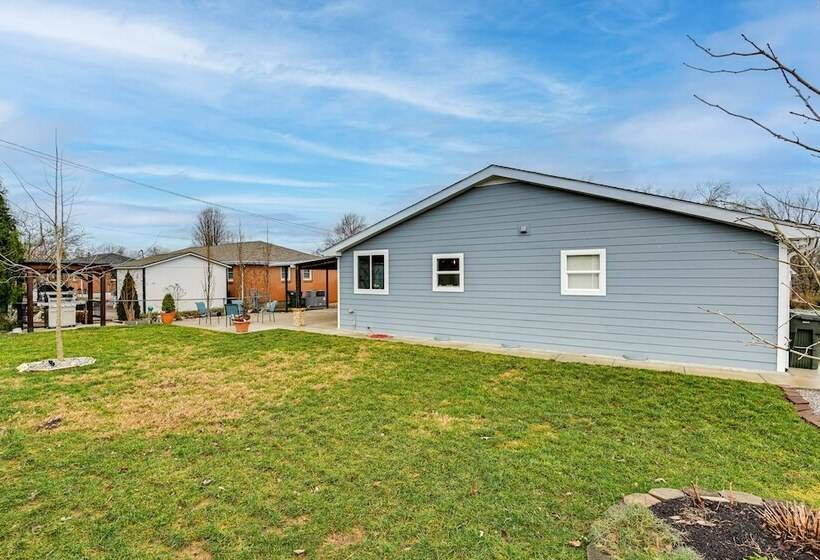 Family Friendly Home W/ Yard: 27 Mi To Nashville!