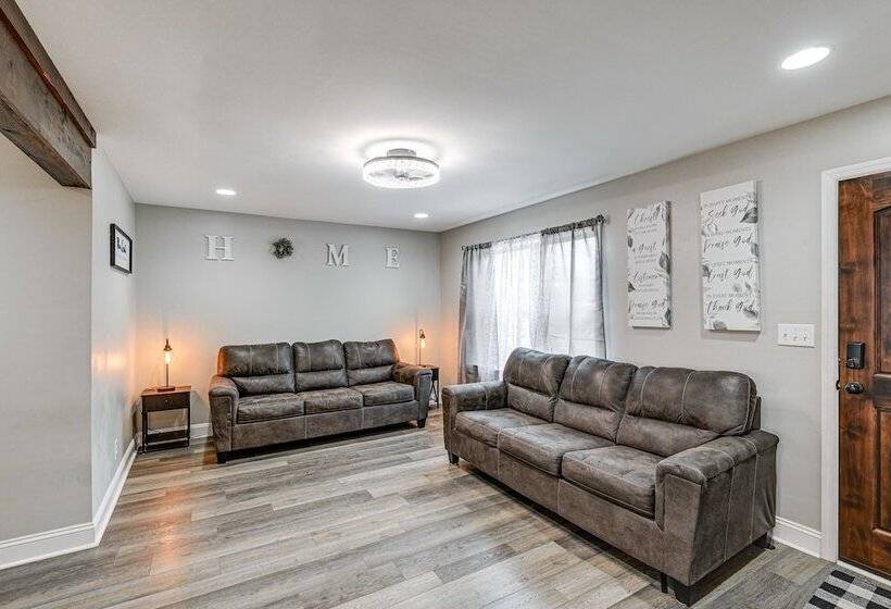 Family Friendly Home W/ Yard: 27 Mi To Nashville!