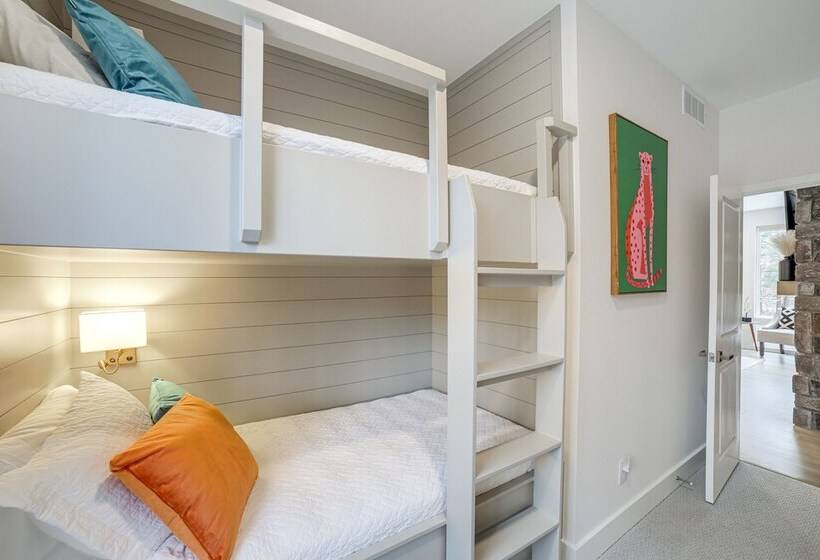 Fennville Vacation Rental: Seasonal Heated Pool!