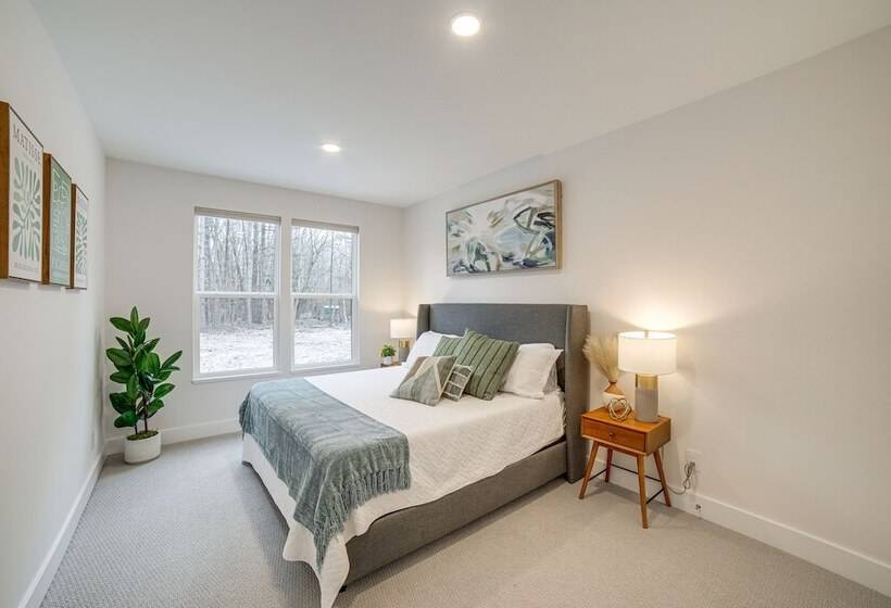 Fennville Vacation Rental: Seasonal Heated Pool!