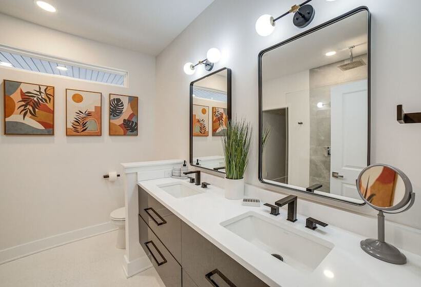 Fennville Vacation Rental: Seasonal Heated Pool!