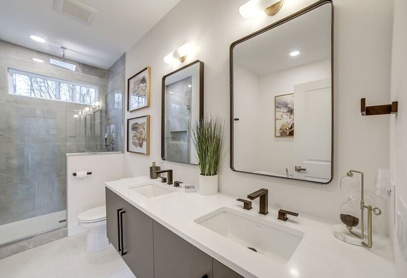 Fennville Vacation Rental: Seasonal Heated Pool!