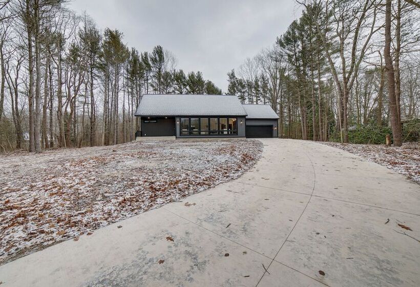 Fennville Vacation Rental: Seasonal Heated Pool!