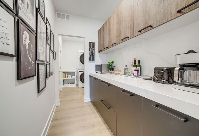 Fennville Vacation Rental: Seasonal Heated Pool!