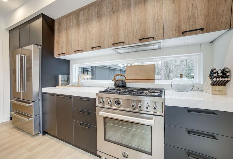 Fennville Vacation Rental: Seasonal Heated Pool!