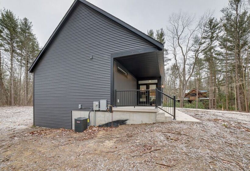 Fennville Vacation Rental: Seasonal Heated Pool!