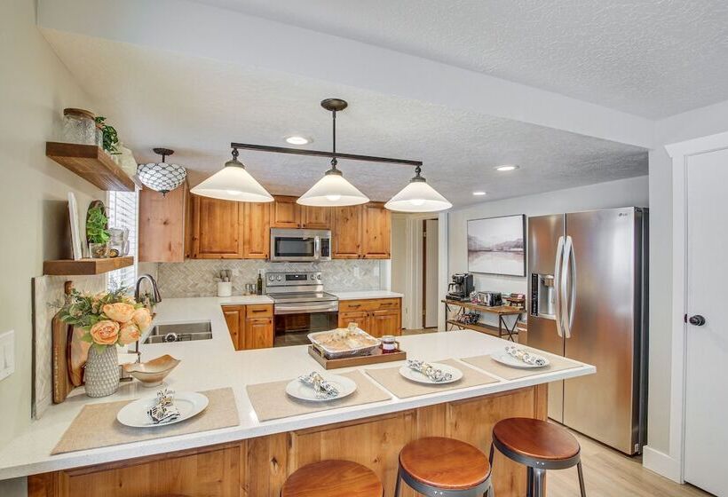 Garden City Vacation Rental, Walk To Public Beach!