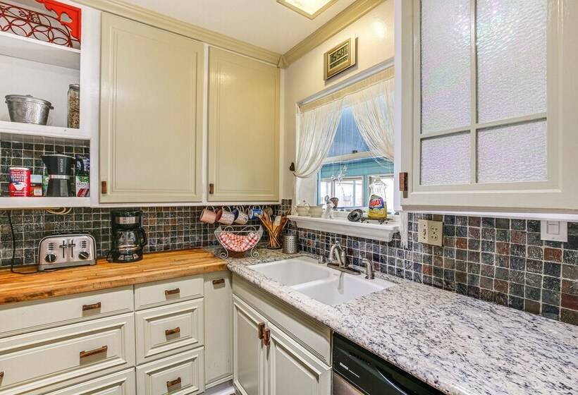 Gardena Vacation Rental: 5 Mi To Manhattan Beach!