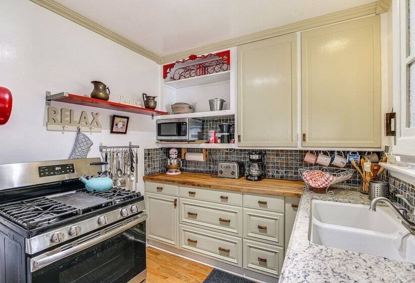 Gardena Vacation Rental: 5 Mi To Manhattan Beach!