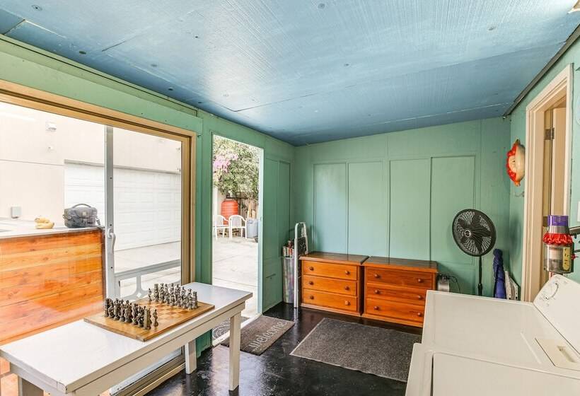 Gardena Vacation Rental: 5 Mi To Manhattan Beach!