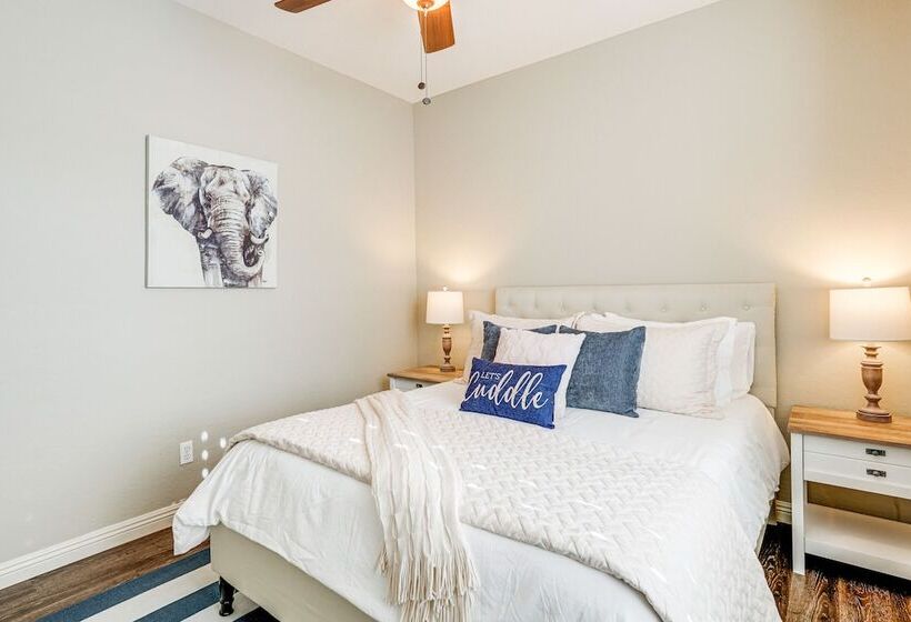 Goodyear Desert Oasis: Private Yard & Heated Pool!