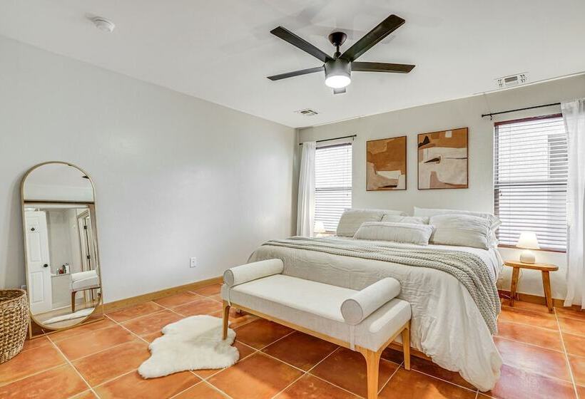 Gorgeous Green Valley Home: Patio & Private Pool!