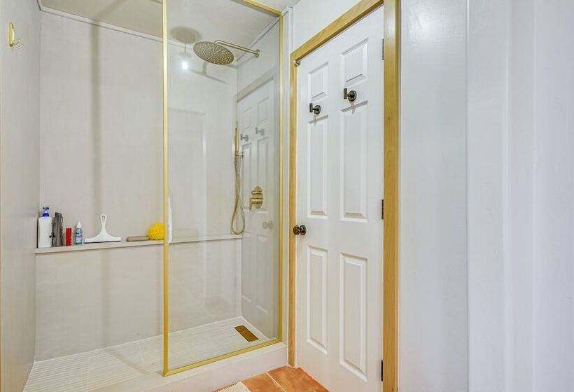 Gorgeous Green Valley Home: Patio & Private Pool!