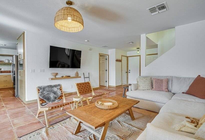 Gorgeous Green Valley Home: Patio & Private Pool!