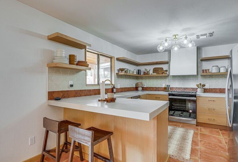 Gorgeous Green Valley Home: Patio & Private Pool!