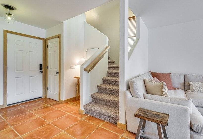 Gorgeous Green Valley Home: Patio & Private Pool!