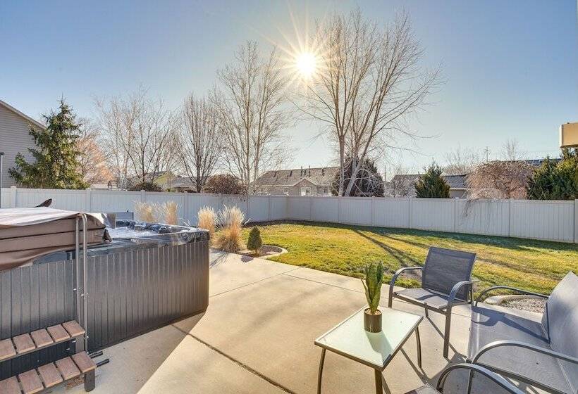 Gorgeous Lehi Home W/ Private Yard & Hot Tub!