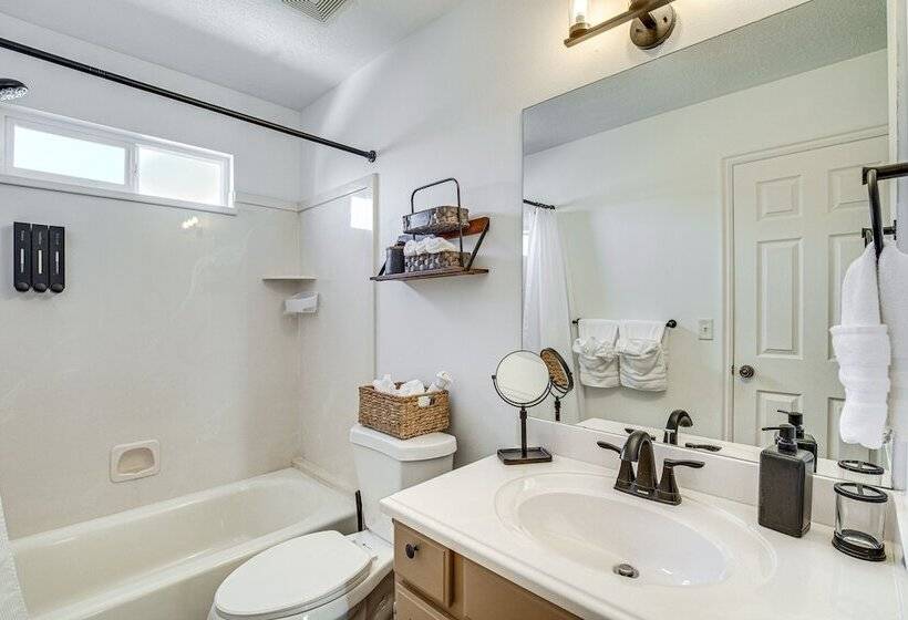 Gorgeous Lehi Home W/ Private Yard & Hot Tub!