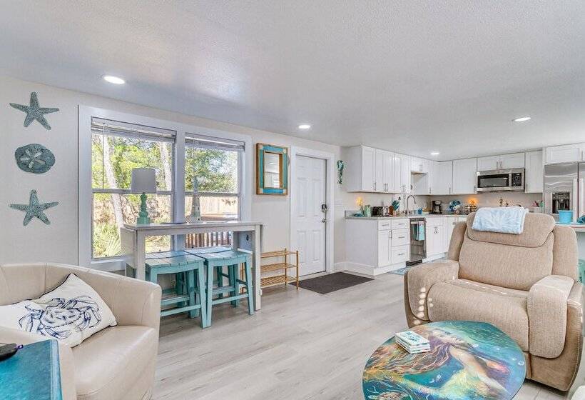 Gulf Breeze Home W/ Deck: Walk To Public Boat Ramp