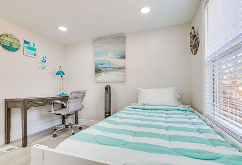 Gulf Breeze Home W/ Deck: Walk To Public Boat Ramp