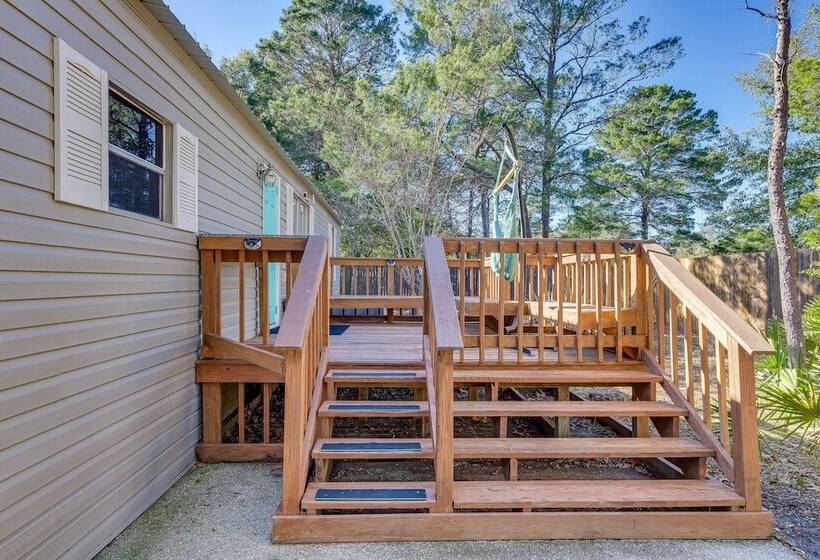 Gulf Breeze Home W/ Deck: Walk To Public Boat Ramp