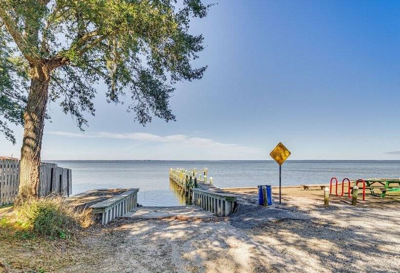 Gulf Breeze Home W/ Deck: Walk To Public Boat Ramp