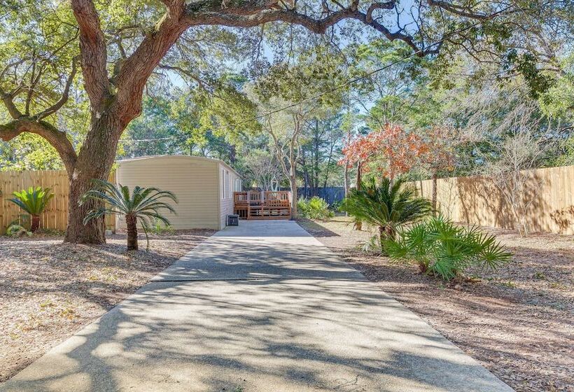 Gulf Breeze Home W/ Deck: Walk To Public Boat Ramp