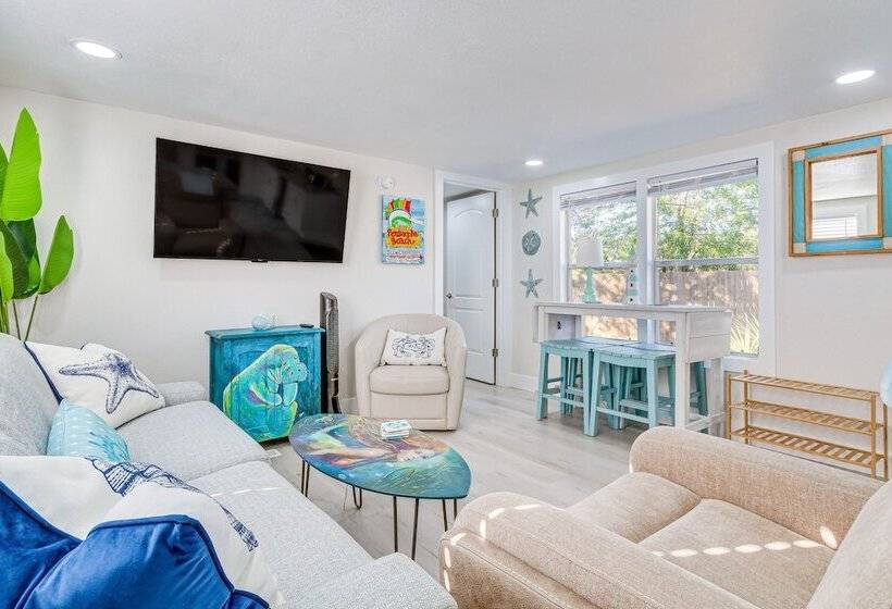 Gulf Breeze Home W/ Deck: Walk To Public Boat Ramp