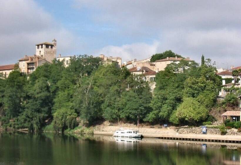 Herbert George Apartment