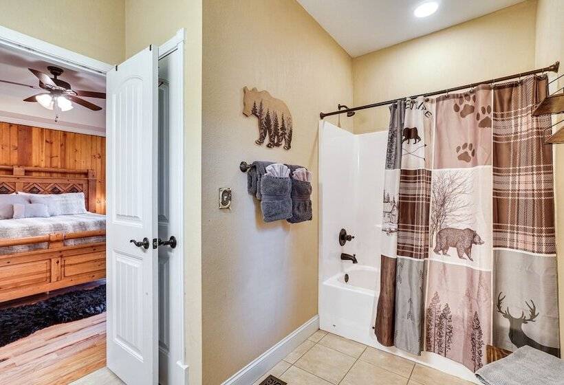 Hidden Hiawassee Retreat W/ Hot Tub & Game Room!