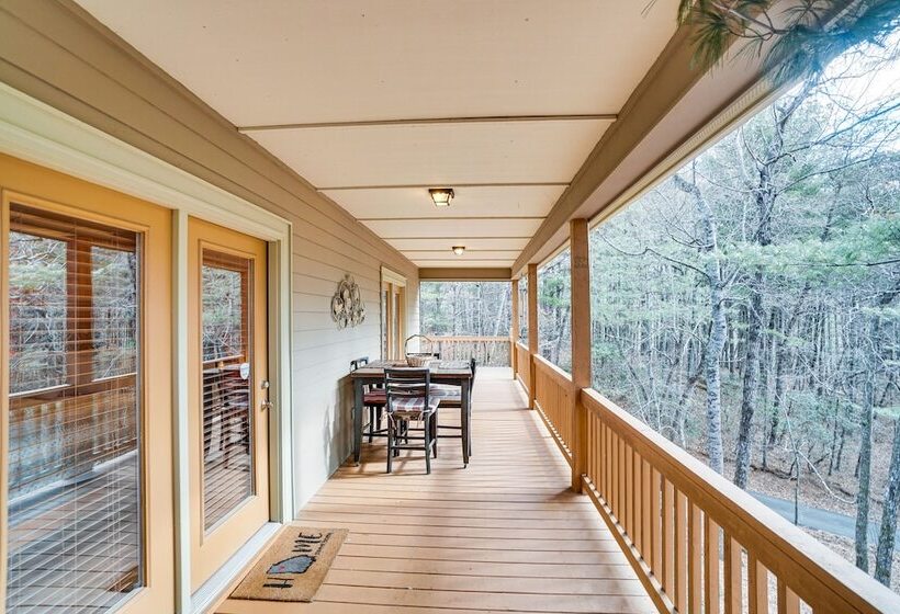 Hidden Hiawassee Retreat W/ Hot Tub & Game Room!
