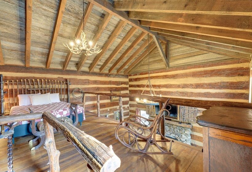 Historic Jonesborough Cabin W/ Fire Pit & Grill!