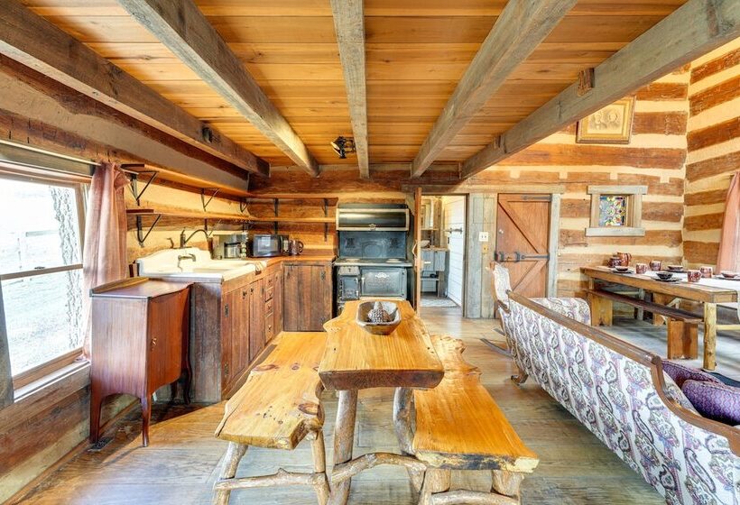 Historic Jonesborough Cabin W/ Fire Pit & Grill!