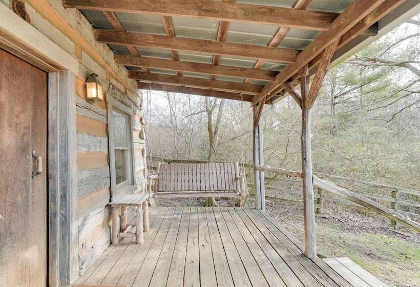 Historic Jonesborough Cabin W/ Fire Pit & Grill!