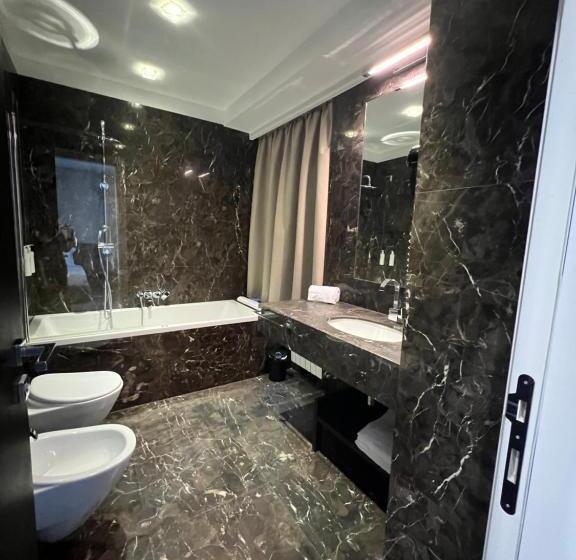 مسافرخانه The Unique