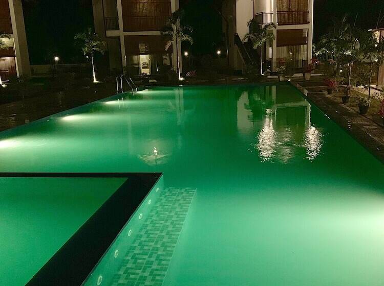 בית מלון כפרי Avonil Resort Yala