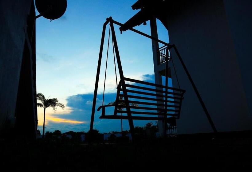 בית מלון כפרי Avonil Resort Yala