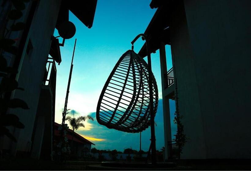 בית מלון כפרי Avonil Resort Yala