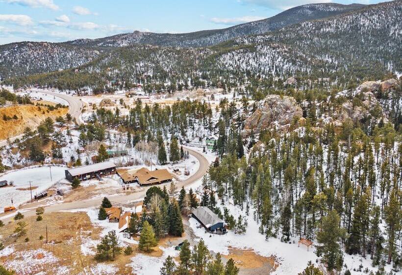 فندق Ferncliff Lodge