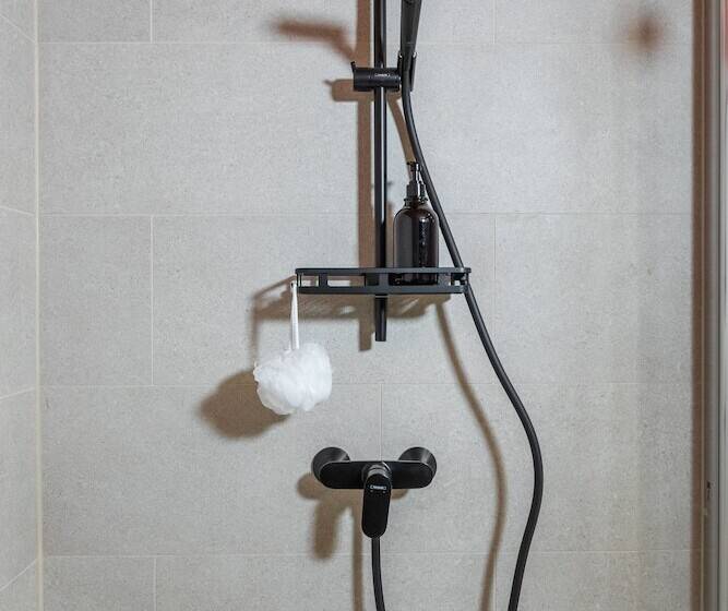 هتل The Base Munich