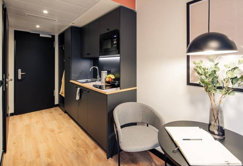 هتل The Base Munich