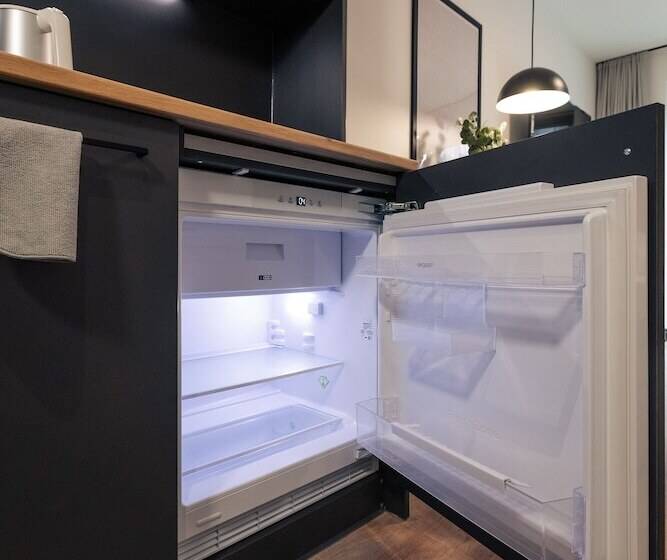 هتل The Base Munich