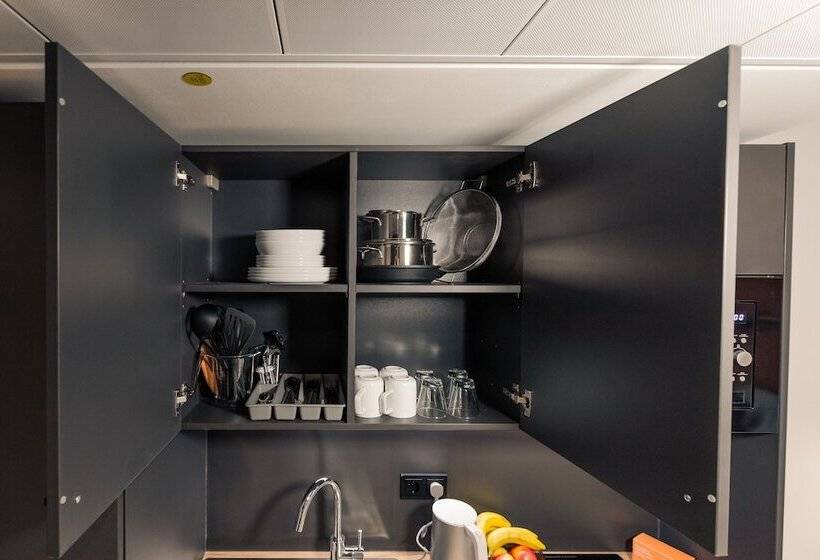 هتل The Base Munich