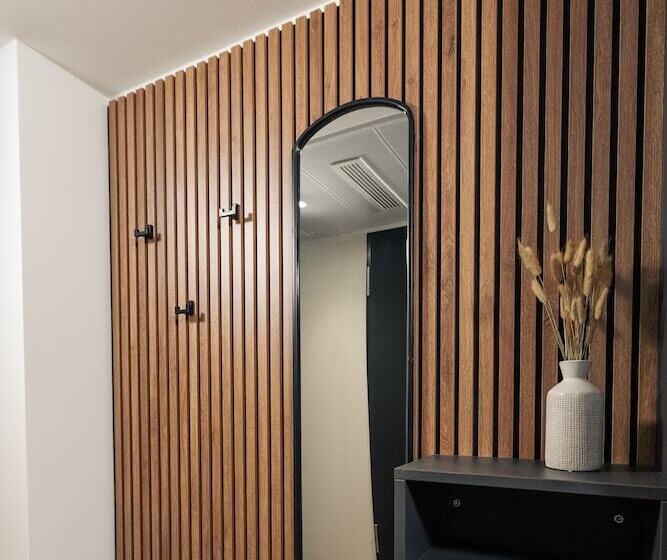 هتل The Base Munich